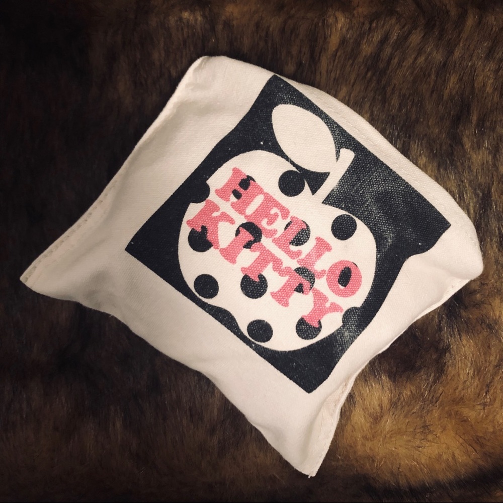 Hello Kitty 🐱 💜 tote easy to be folded - Picture 2 of 4